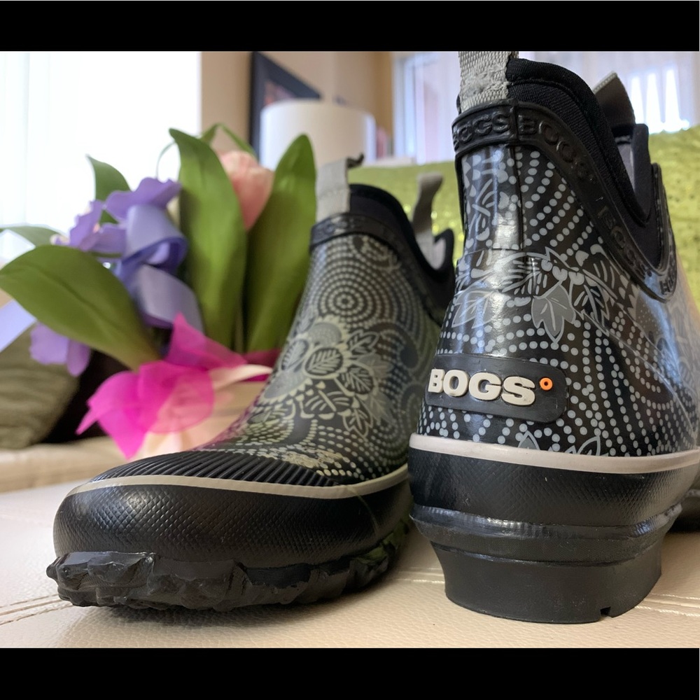 Bogs rain boots size 6